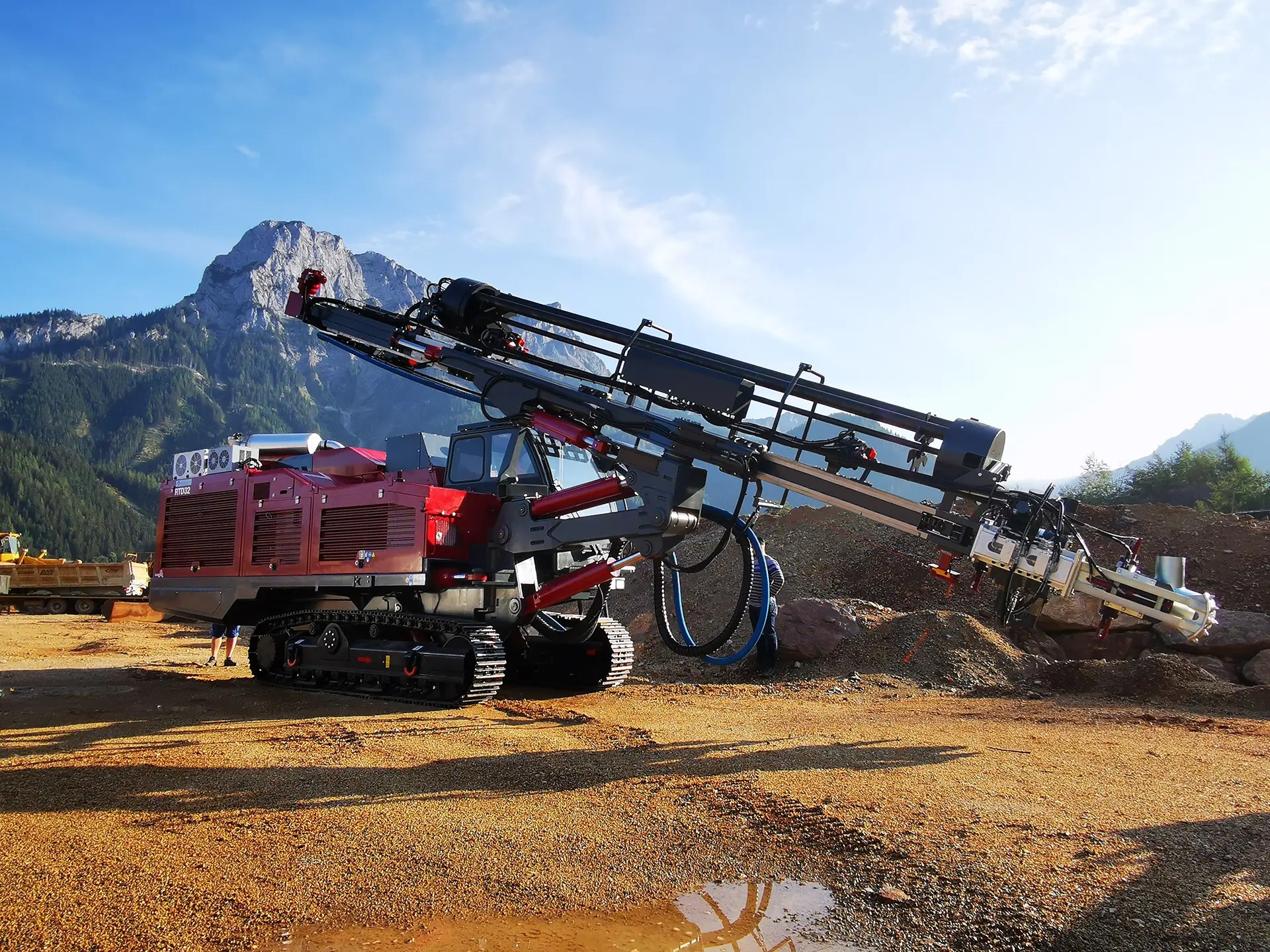 RTD32 - DTH crawler drill rig for quarries