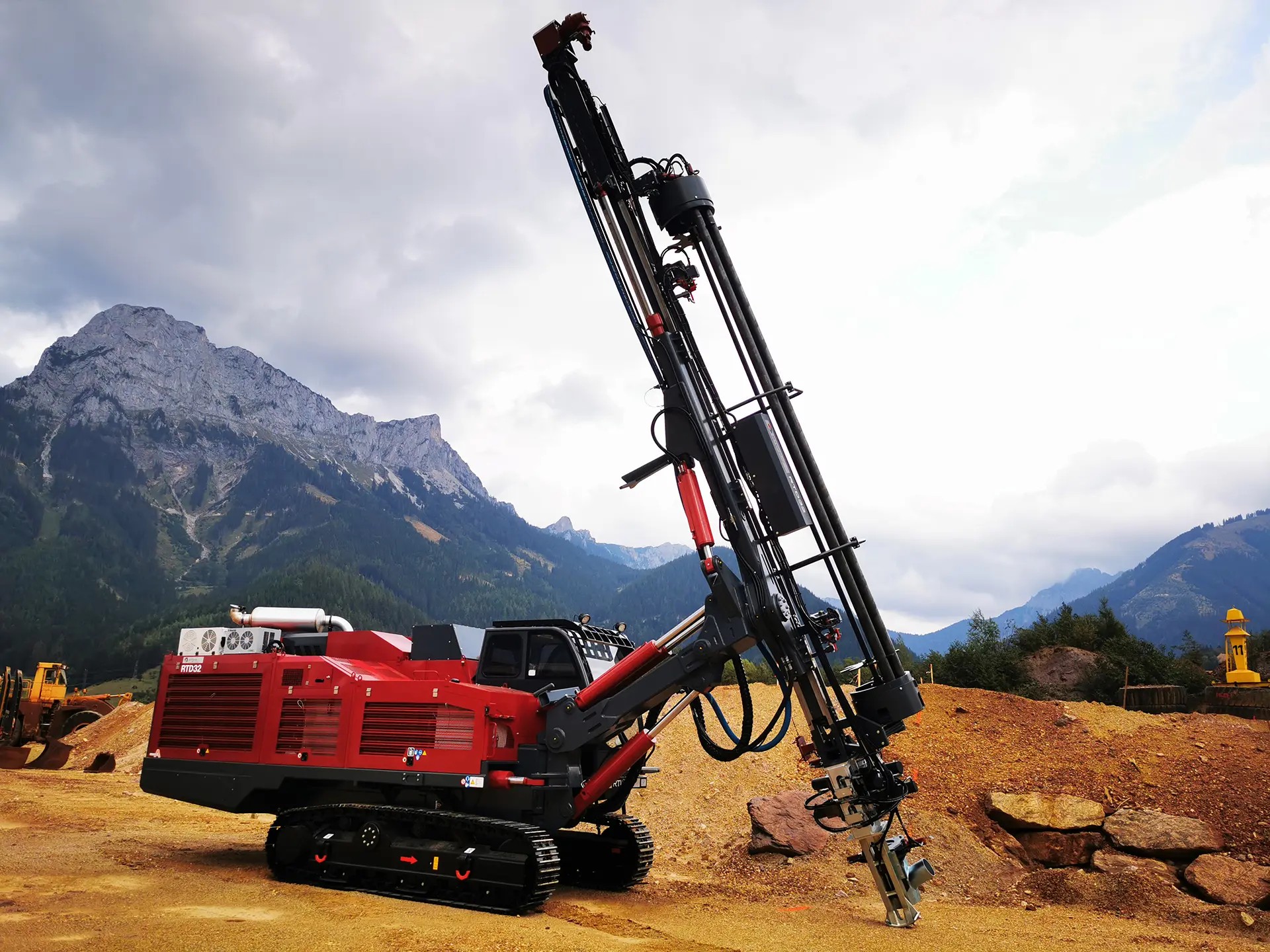 RTD32 - DTH crawler drill rig for quarries
