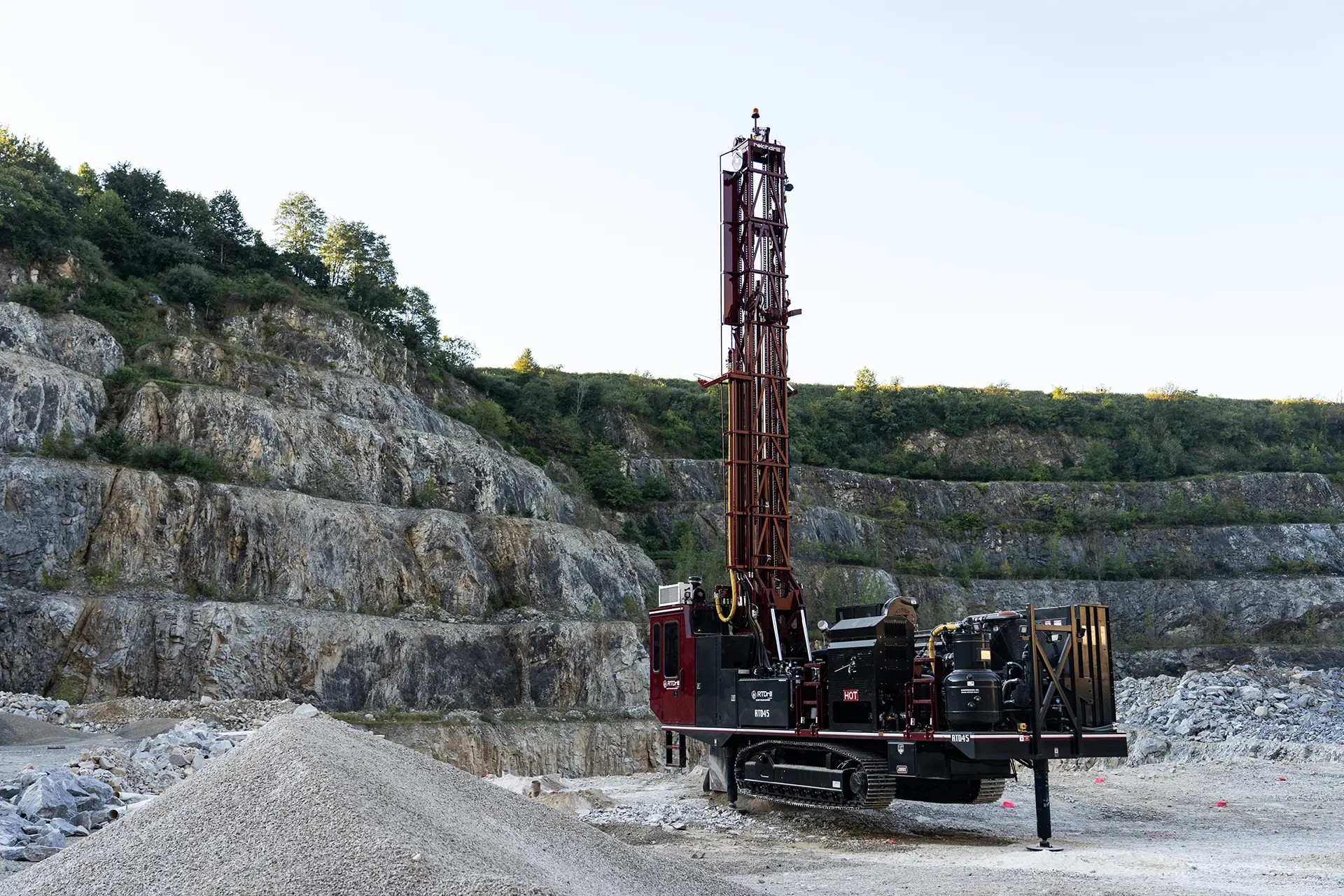 RTD45 - DTH drill rig for quarries