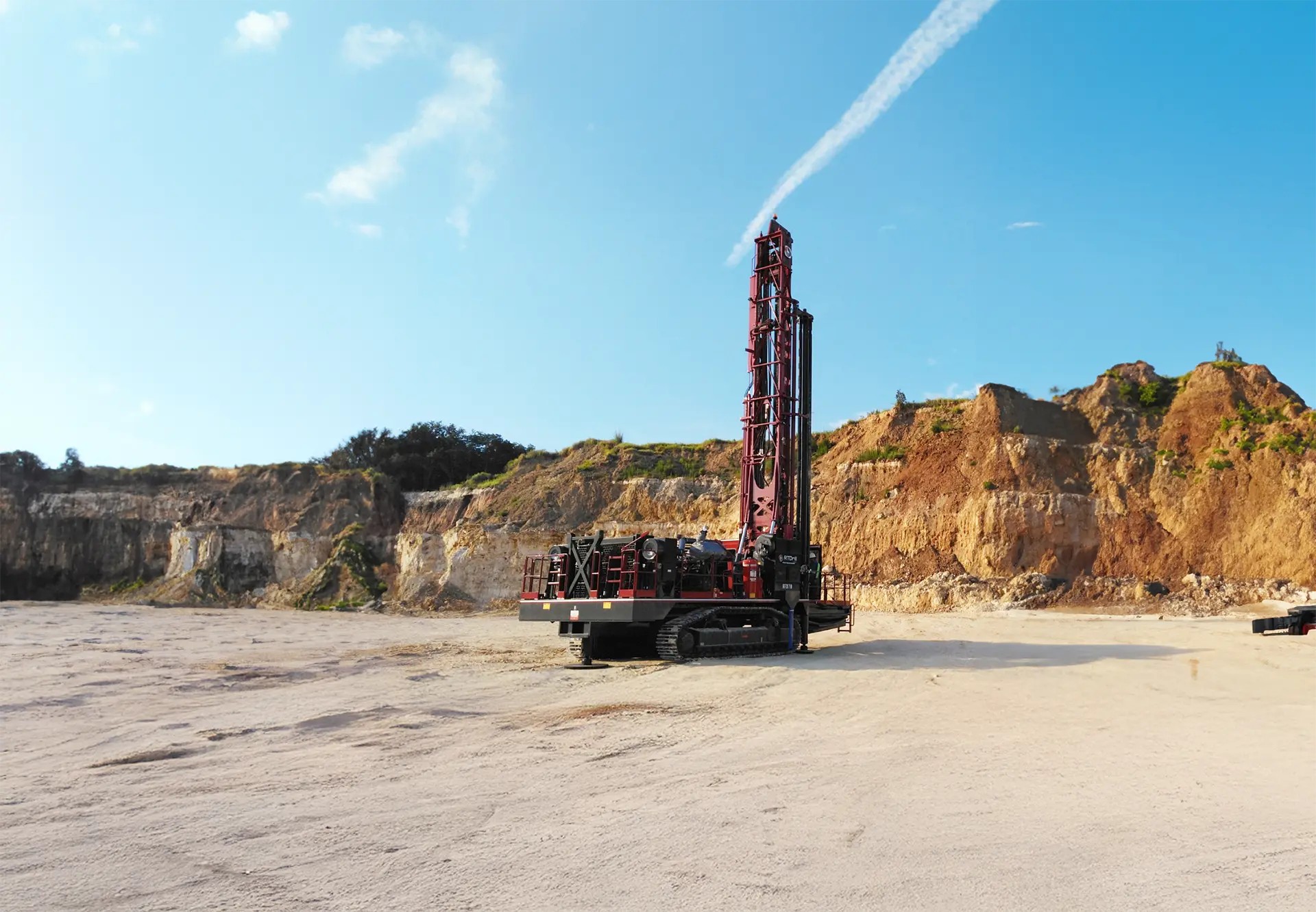 RTD70 - DTH/rotary platform drill rig for quarries