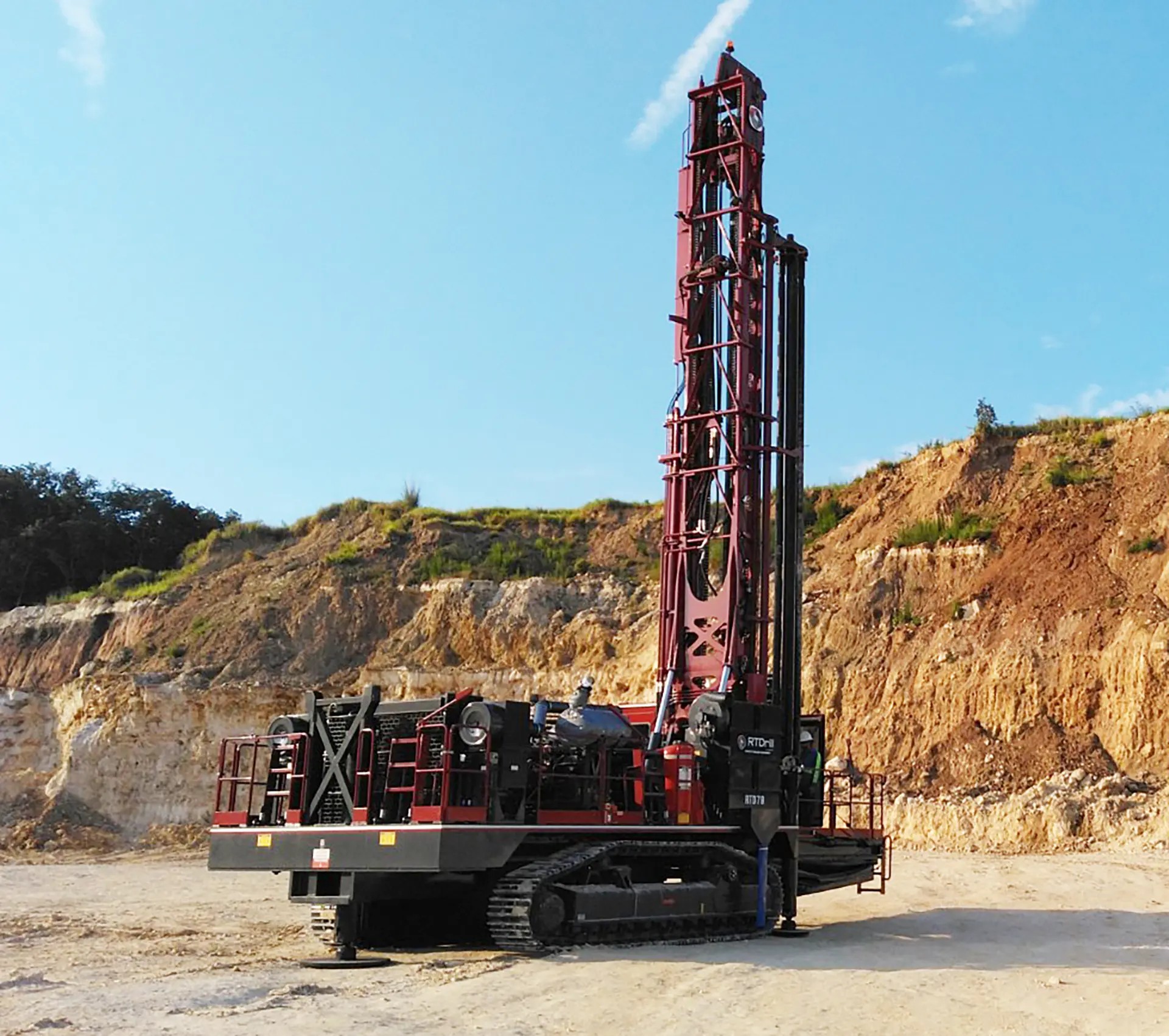 RTD70 - DTH/rotary platform drill rig for quarries